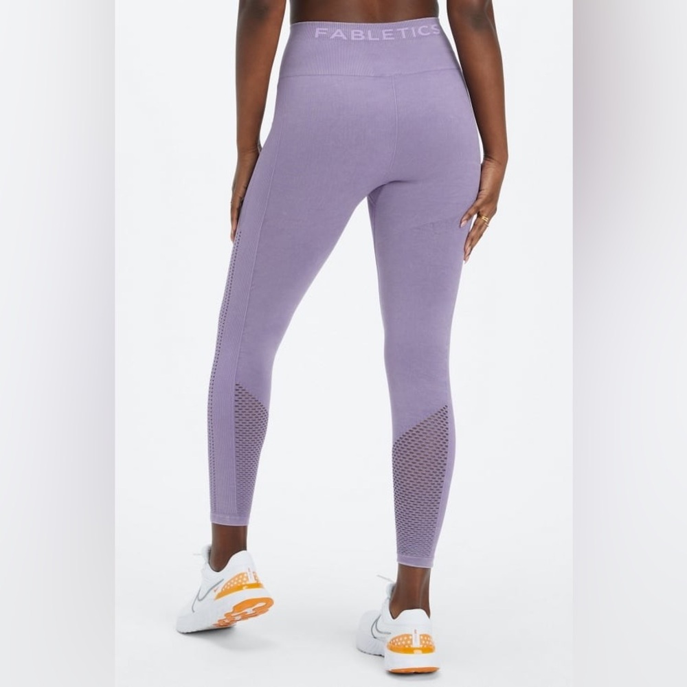 Fabletics Sync Seamless High-Waisted 7/8 Leggings